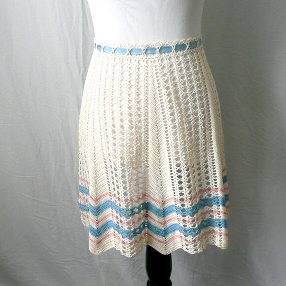 Vintage Crochet Pastel White Pink Blue Lace Chevron Half Apron Farmhouse Core - Picture 2 of 5